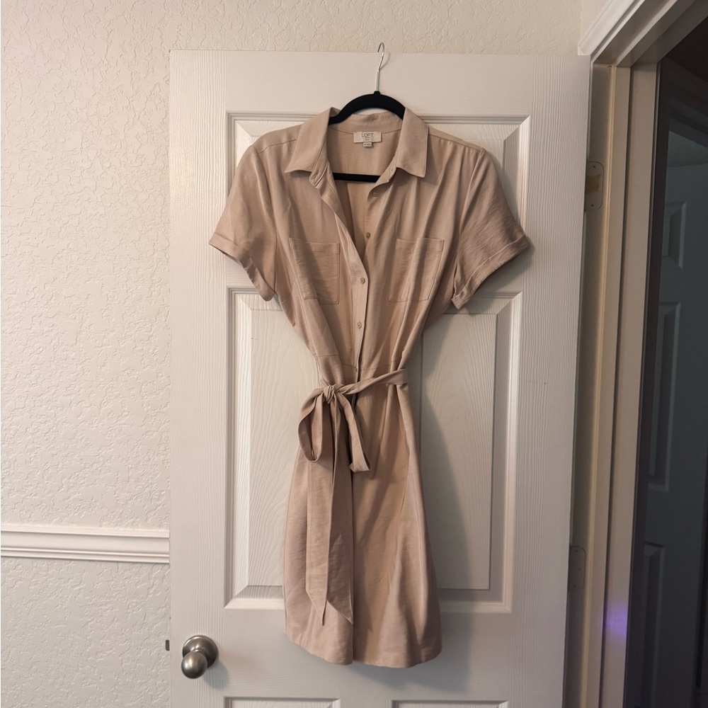 LOFT Neutral Short Sleeve Dress